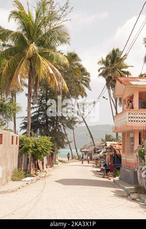 Vue sur la baie de Jacmel, Haïti. Jacmel est une grande ville sur la côte sud d'Haïti, et était l'une des villes les plus riches des Caraïbes. Banque D'Images