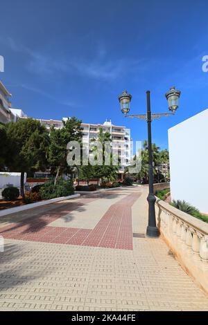 Chemin près de la Marina, Santa Eulalia, Ibiza, Espagne, Iles Baléares, Europe. Banque D'Images