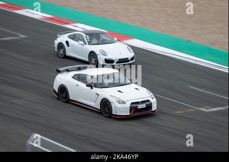 Nissan Skyline GT-R R35 sur la piste de course Banque D'Images