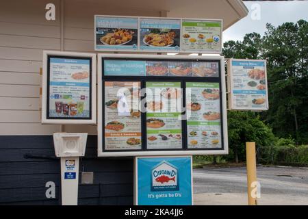 Augusta, GA, Etats-Unis - 07 19 21 : menu drive du restaurant Captain d's sur l'autoroute 1 Banque D'Images