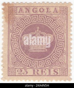 ANGOLA - 1883: Un timbre-poste violet reis de 25 montrant les joyaux de la Couronne portugaise, également connu sous le nom de Trésor royal (Tesouro Real), sont les pièces de bijoux, de régalia, et de vêtements qui ont été utilisés par les rois et les reines du Portugal pendant l'époque de la monarchie portugaise. Au cours des neuf siècles de l'histoire portugaise, les joyaux de la Couronne portugaise ont perdu et gagné de nombreuses pièces. La plupart des joyaux de la Couronne portugaise sont issus des règnes du roi João VI et du roi Luís I. Banque D'Images