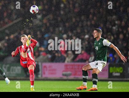 Plymouth, Royaume-Uni. 31st octobre 2022. L'avant de la ville d'Exeter Jay Stansfield (9) libère le ballon pendant le match Sky Bet League 1 Plymouth Argyle vs Exeter City at Home Park, Plymouth, Royaume-Uni, 31st octobre 2022 (photo de Stanley Kasala/News Images) à Plymouth, Royaume-Uni, le 10/31/2022. (Photo de Stanley Kasala/News Images/Sipa USA) crédit: SIPA USA/Alay Live News Banque D'Images