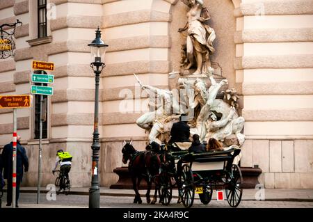 Puissance néo-baroque en mer par Rudolf Meyer fontaine dans l'aile Michaeler du château de Hofburg symbolisait la puissance navale autrichienne. Banque D'Images