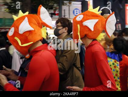 Tokyo, Japon. 31st octobre 2022. Les gens déguisés se rassemblent lundi dans le quartier de la mode de Shibuya à Tokyo pour Halloween, à 31 octobre 2022. Credit: Yoshio Tsunoda/AFLO/Alay Live News Banque D'Images