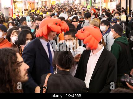 Tokyo, Japon. 31st octobre 2022. Les gens déguisés se rassemblent lundi dans le quartier de la mode de Shibuya à Tokyo pour Halloween, à 31 octobre 2022. Credit: Yoshio Tsunoda/AFLO/Alay Live News Banque D'Images