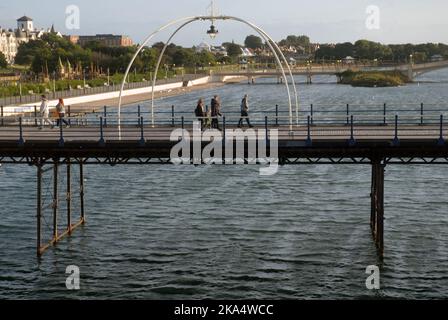 Quai Southport au-dessus de Marine Lake, Southport, Lancashire, Royaume-Uni. Banque D'Images