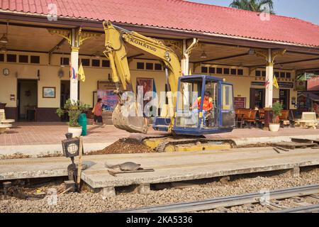 Travaux de construction à la gare d'Ayutthaya Thaïlande Banque D'Images