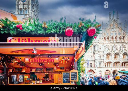 Munich, Allemagne - décembre 2018 : Foire de Noël à Marienplatz, marchés de Noël d'hiver en Bavière. Banque D'Images