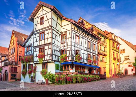 Riquewihr, Alsace. Les plus beaux villages de France. Célèbre circuit viticole et « route romantique » touristique. Banque D'Images