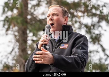 Thornwood, États-Unis. 31st octobre 2022. Le candidat républicain au poste de gouverneur de New York, Lee Zeldin, s'exprime lors d'un arrêt de campagne au poste de la Légion américaine à Thornwood, New York, sur 31 octobre 2022. (Photo de Lev Radin/Sipa USA) crédit: SIPA USA/Alay Live News Banque D'Images