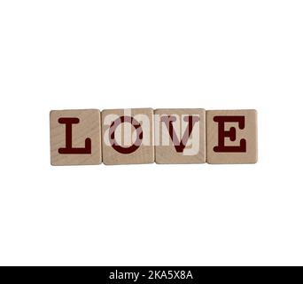 Le mot Amour formé avec des chevilles en bois sur un fond transparent Banque D'Images