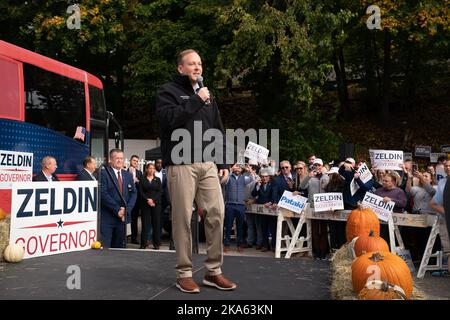 Thornwood, New York, États-Unis. 31st octobre 2022. Le candidat républicain pour le gouverneur de New York Lee Zeldin parle à l'arrêt de campagne au poste de la Légion américaine à Thornwood (image de crédit : © Lev Radin/Pacific Press via ZUMA Press Wire) Banque D'Images