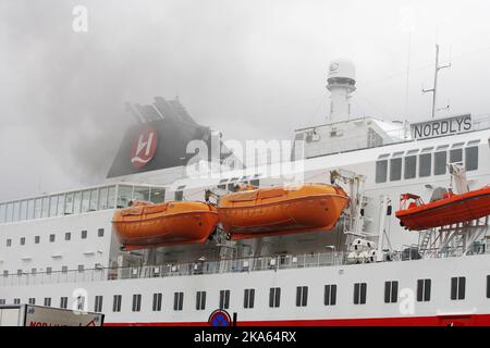 Le bateau de croisière MS Nordlys, montré au quai à Alesund, en Norvège. Deux personnes ont été signalées comme étant mortes et 16 autres blessées après une explosion qui aurait eu lieu dans la salle des machines. Banque D'Images