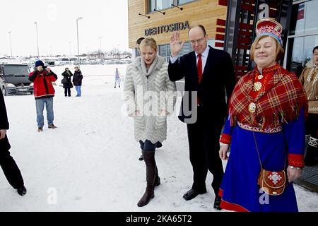 27 mars 2012 Kautokeino. Le Prince Albert II et la princesse Charlene de Monaco quittent Kautokeino au nord de la Norvège. Banque D'Images