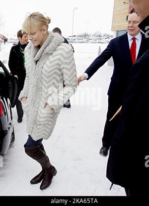 27 mars 2012 Kautokeino. Le Prince Albert II et la princesse Charlene de Monaco quittent Kautokeino au nord de la Norvège. Banque D'Images