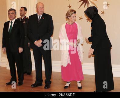 Ankara, Turquie 20131105. Visite du roi de Norvège Harald et de la reine Sonja en Turquie. Le président de Tyrkey, Abdullah Gul, et la première dame Hayrunnisa Gul, reçoivent le roi Harald et la reine Sonja au palais présidentiel. Photo: Lise Aaserud Banque D'Images