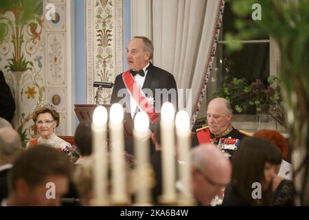 OSLO, Norvège 20150318. HM King Harald et HM Queen Sonja organisent un dîner de gala au Palais Royal en l'honneur de la visite d'État et du président Andris Berzino. Photo: Heiko Junge / NTB scanpix Banque D'Images