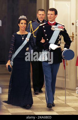 COPENHAGUE, DANEMARK 20150415. La princesse Marie et le prince Joachim arrivent au Palais Christiansborg à Copenhague, au Danemark, mercredi soir, à l'occasion de l'anniversaire et du dîner de la reine Margrethe en 75th. Photo: Lise Aaserud / NTB scanpix Banque D'Images