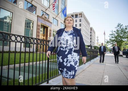 Washington DC, États-Unis 20160514. Le Premier ministre norvégien Erna Solberg se promenant à l'extérieur de l'hôtel St. Regis, dans la rue 16th de Washington. Photo: Heiko Junge / NTB scanpix Banque D'Images