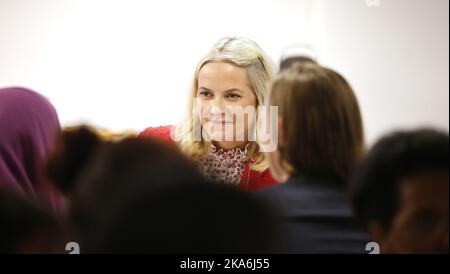 BERGEN, Norvège 20160601. Crown Princess mette-Marit lors de sa visite à 'Spraakkafeen' (café de langue) à la bibliothèque publique de Bergen, mercredi après-midi. Photo: Lise Aaserud / NTB scanpix Banque D'Images