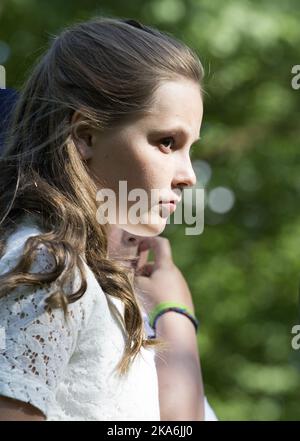 OSLO, Norvège 20160613. Princesse Ingrid Alexandra à l'ouverture de l'installation 'Insect Hotel' par l'artiste Tom Hare dans le parc du Palais. Photo: Berit Roald / NTB scanpix Banque D'Images