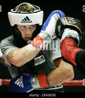 OSLO, Norvège 20160620. Le boxeur Tim Robin Lihaug (23 ans) s'affronte contre Yevgeni Makhteienko (Ukraine) qui fait partie de la préparation de la lutte là Lihaug rencontre l'Allemand Arthur Abraham dans la bataille pour le titre intercontinental WBOs dans le super midlewhuit dans le Max-Schmeling-Halle à Berlin 18 . Juillet. Photo: Berit Roald / NTB scanpix Banque D'Images