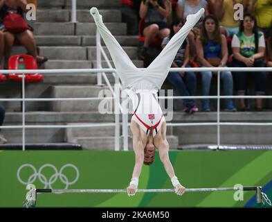 RIO DE JANEIRO, BRÉSIL 20160806. Jeux olympiques d'été à Rio 2016. Stian Skjerahaug en action dans la barre haute lors de la qualification en gymnastique à l'arène olympique de Rio samedi. Photo: Erik Johansen / NTB scanpix Banque D'Images