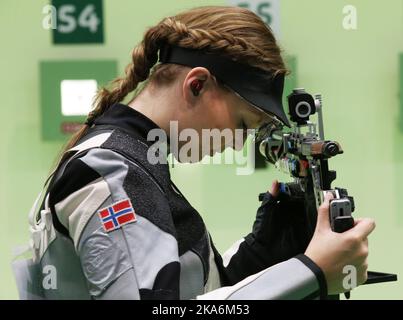 RIO DE JANEIRO, BRÉSIL 20160806. Jeux olympiques d'été à Rio en 2016: Malin Westerheim en action dans les femmes de 10 M. Air Rifle compétition au centre olympique de tir à Rio samedi. Photo: Erik Johansen / NTB scanpix Banque D'Images