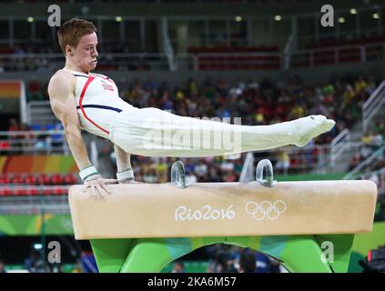 RIO DE JANEIRO, BRÉSIL 20160806. Jeux olympiques d'été à Rio 2016. Stian Skjerahaug en action sur le cheval de pommel pendant la qualification en gymnastique à l'arène olympique de Rio samedi. Photo: Erik Johansen / NTB scanpix Banque D'Images