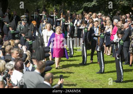 Oslo, Norvège 20160901. Leurs Majestés le Roi et la Reine organisent une fête de jardin pour 1 500 personnes dans le parc du Palais. Le Premier ministre Erna Solberg arrive. Photo: Fredrik Varfjell / NTB scanpix Banque D'Images