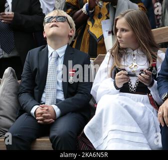 Oslo, Norvège 20160901. Leurs Majestés le Roi et la Reine organisent une fête de jardin pour 1500 personnes dans le parc du Palais. La princesse Ingrid Alexandra et le prince Sverre Magnus. Photo: Lise Aaserud / NTB scanpix Banque D'Images