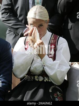 Oslo, Norvège 20160901. Leurs Majestés le Roi et la Reine organisent une fête de jardin pour 1 500 personnes dans le parc du Palais. La princesse Mette-Marit sèche ses larmes. Photo: Lise Aaserud / NTB scanpix Banque D'Images