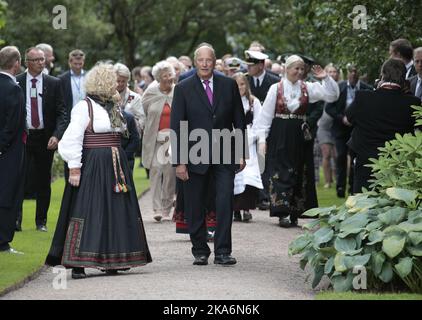 Oslo 20160901. Leurs Majestés le Roi et la Reine organisent une fête de jardin pour 1 500 personnes dans le parc du Palais. Le roi Harald et la famille royale assistent à la fête du jardin. Photo: Lise Aaserud / NTB scanpix Banque D'Images