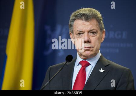 Le président colombien Juan Manuel Santos lors d'une conférence de presse à Oslo 11 décembre 2016. Le président Juan Manuel Santos a reçu cette année le prix Nobel de la paix pour ses efforts visant à mettre fin à la guerre civile de plus de 50 ans menée par Colombias. Photo : Grott Vegard / NTB scanpix Banque D'Images