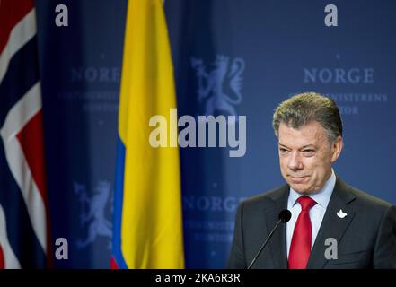 Oslo, Norvège 20161211. Le président colombien Juan Manuel Santos lors d'une conférence de presse à Oslo 11 décembre 2016. Le président Juan Manuel Santos a reçu cette année le prix Nobel de la paix pour ses efforts visant à mettre fin à la guerre civile de plus de 50 ans menée par Colombias. Photo : Grott Vegard / NTB scanpix Banque D'Images