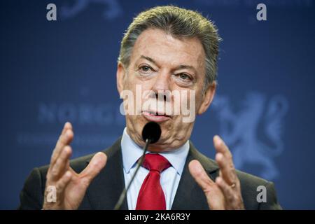 Oslo, Norvège 20161211. Le président colombien Juan Manuel Santos lors d'une conférence de presse à Oslo 11 décembre 2016. Le président Juan Manuel Santos a reçu cette année le prix Nobel de la paix pour ses efforts visant à mettre fin à la guerre civile de plus de 50 ans menée par Colombias. Photo : Grott Vegard / NTB scanpix Banque D'Images
