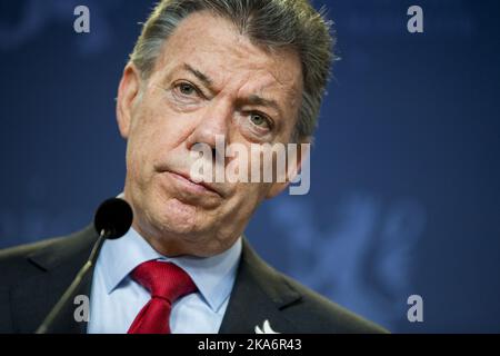 Oslo, Norvège 20161211. Le président colombien Juan Manuel Santos lors d'une conférence de presse à Oslo 11 décembre 2016. Le président Juan Manuel Santos a reçu cette année le prix Nobel de la paix pour ses efforts visant à mettre fin à la guerre civile de plus de 50 ans menée par Colombias. Photo : Grott Vegard / NTB scanpix Banque D'Images