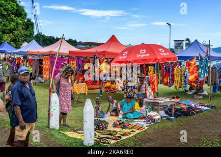 Marché en plein air sur la plage du port. Alotau, baie de Milne Papouasie-Nouvelle-Guinée Banque D'Images