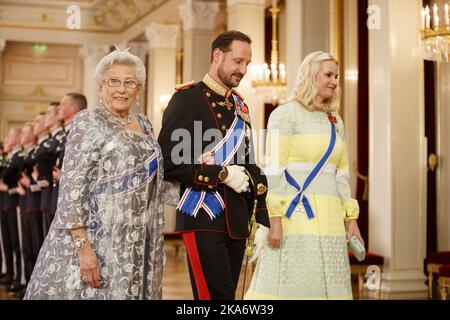 OSLO, Norvège 20170321. La princesse Astrid, Mme Ferner, le prince héritier Haakon et la princesse couronne Mette-Marit (à droite) arrivent au Palais Royal mardi à l'occasion de la visite d'État d'Islande. Photo: Cornelius Poppe / NTB scanpix Banque D'Images