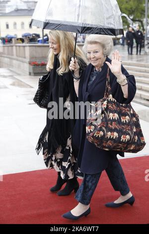 Oslo, Norvège 20170510. La princesse Mabel des pays-Bas et la princesse Beatrix des pays-Bas au départ de Honnorbrygga à Oslo, pour un déjeuner sur le yacht royal mercredi. Photo: Gorm Kallestad / NTB scanpix Banque D'Images