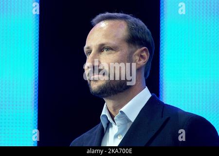 BERGEN, Norvège 20170924. Championnats du monde de route UCI à Bergen, Norvège 2017. Le prince héritier Haakon de HKH donne des fleurs aux cavaliers lors de la cérémonie de remise des prix aux championnats de Bergen. Photo: Carina Johansen / NTB Scanpi Banque D'Images