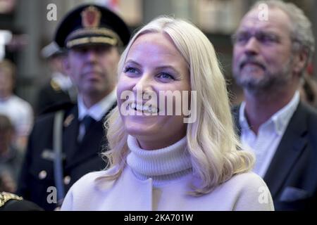 Bergen, Norvège 20170924. Championnats du monde de route UCI à Bergen, Norvège 2017. Princesse Mette-Marit de la Couronne lors de la cérémonie de remise des prix lors de la coupe du monde cycliste à Bergen. Photo: Carina Johansen / NTB Scanpix Banque D'Images