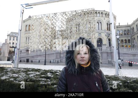 : Oslo, Norvège 20171205. Pile de Sápmi, une installation artistique de Maret Anne Sara (photo). 400 crânes de rennes exposés devant le Parlement norvégien, Stortinget mardi. Photo: Gorm Kallestad / NTB scanpix Banque D'Images