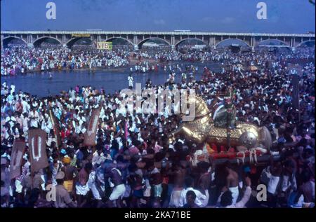 Le festival Chithirai, également connu sous le nom de Chithirai Thiruvizha, Meenakshi Kalyanam ou Meenakshi Thirukalyanam, est une célébration annuelle hindoue tamoule dans la ville de Madurai au cours du mois d'avril. Banque D'Images