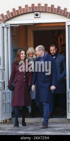 Oslo, Norvège 20180202. Le Prince William et la Duchesse Catherine de Cambridge lors d'une visite officielle en Norvège. La duchesse et le prince William à l'école secondaire supérieure de Hartvig Nissen, où la série télévisée Skam a été enregistrée. Ici avec la princesse de la Couronne Mette-Marit et le prince de la Couronne Haakon. Photo: Terje Pedersen / NTB scanpix Banque D'Images