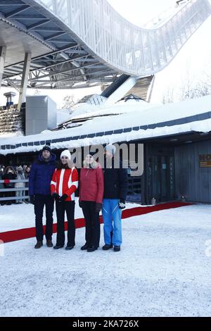 Oslo, Norvège 20180202. Le Prince William du Royaume-Uni et la Duchesse Kate visitent le Holmenkollen ski Museum. Crown Princess Mette-Marit (2nd à droite) et Crown Prince Haakon (à droite). Photo: Terje Pedersen / NTB scanpi Banque D'Images