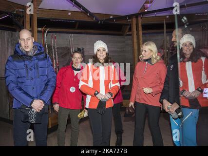 Oslo, Norvège 20180202. Le prince William de Grande-Bretagne et la duchesse Kate visite la Norvège. Duchess Kate et le Prince William sont au Musée de ski de Holmenkollen avec la princesse de la Couronne mette-Marit (2nd à droite) et le prince de la Couronne Haakon (à droite) à Holmenkollen. Secrétaire général de l'Association norvégienne de ski Erik Eide (2nd à gauche). Photo: Vidar Ruud / NTB scanpi Banque D'Images