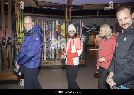 Oslo, Norvège 20180202. Le prince William de Grande-Bretagne et la duchesse Kate visite la Norvège. La Duchesse Kate et le Prince William sont au Musée de ski de Holmenkollen avec la princesse de la Couronne mette-Marit (2nd à droite) et le prince de la Couronne Haakon (à droite). Photo: Vidar Ruud / NTB scanpi Banque D'Images