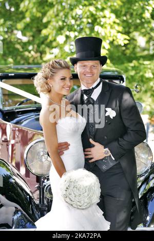 John Arne Riise et Louise Angelica Markussen se sont mariés aujourd'hui dans l'église Nordberg. Banque D'Images