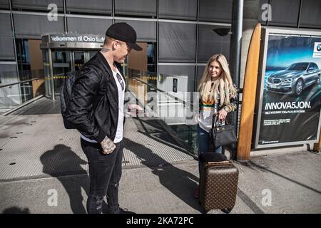 John Arne Riise dans une grande interview sur la carrière de football. Ici, il voyage à Dubaï en vacances avec sa femme Louise Angelica Riise. Banque D'Images